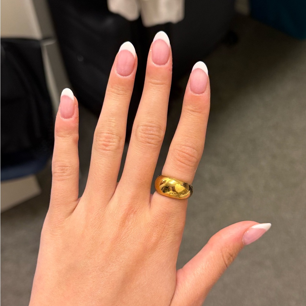 Elegant Gold Band Bubble Ring Size 6